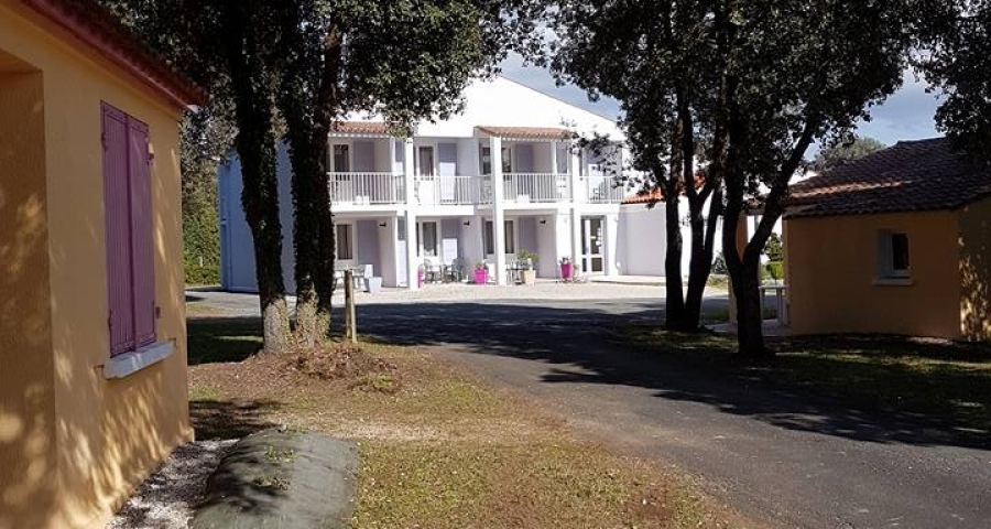 Hôtel 2 étoiles Les Chênes Verts à Saint-Savinien